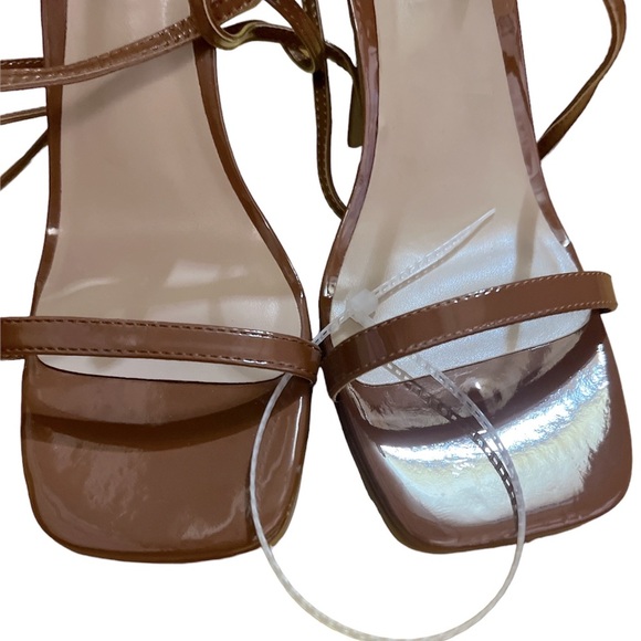 ✅New! STEVE MADDEN Lafayette Sandal - in Cognac Patent - Picture 3 of 6